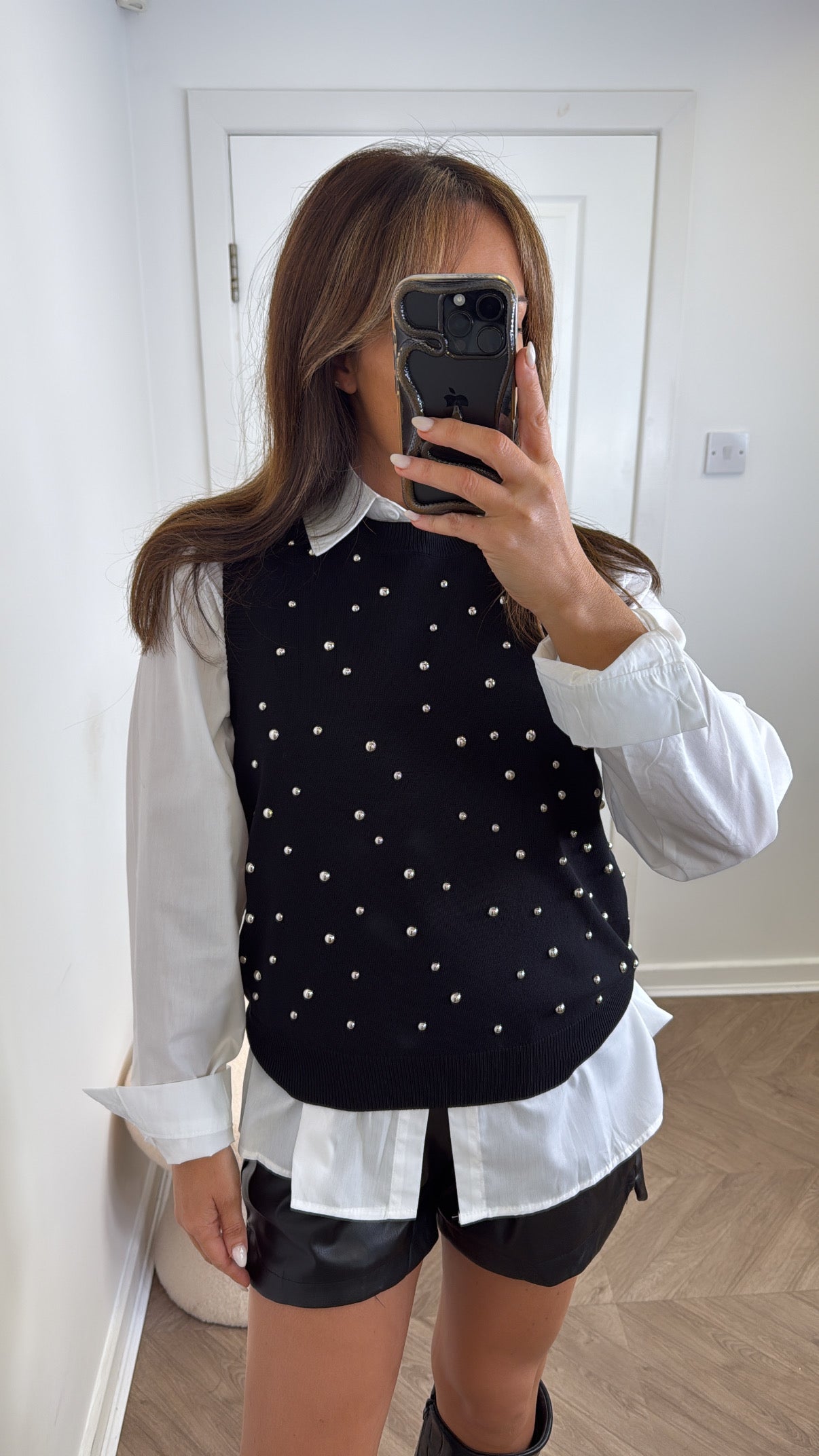 JULES black fine knit tank top with white shirt