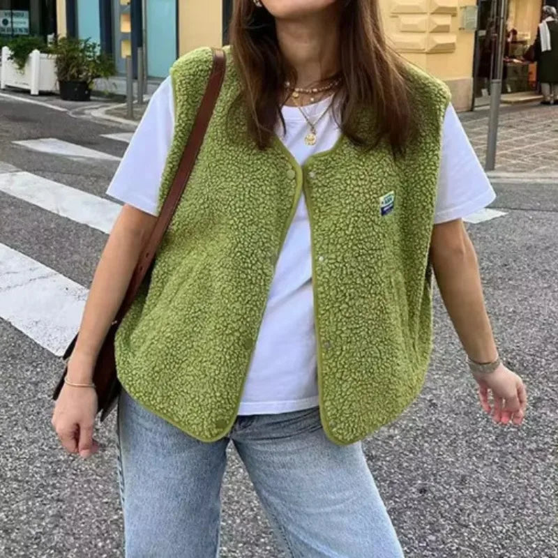 LAZY BEAUTY | SLEEVELESS TEDDY VEST